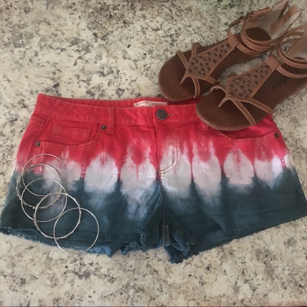 No Boundaries Tie-Dye Juniors Shorts - Size 15